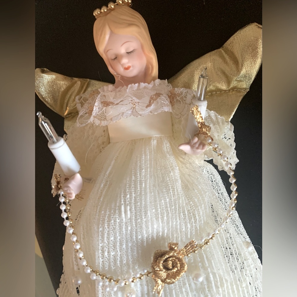 🎄Keepsake Lighted Porcelain Angel Tree Topper